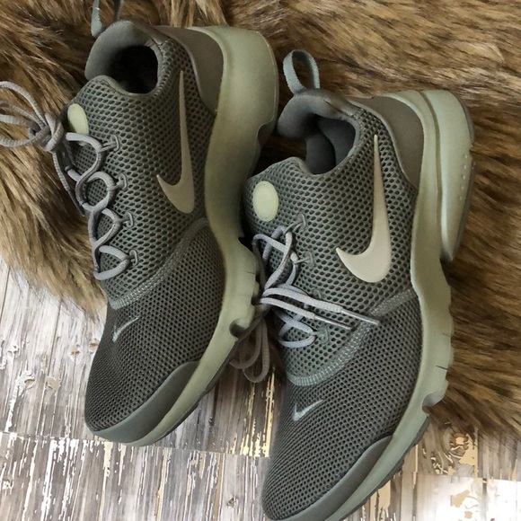 NIKE PRESTO FLY! Hunter Green NIKE PRESTO FLY! Hunter Green